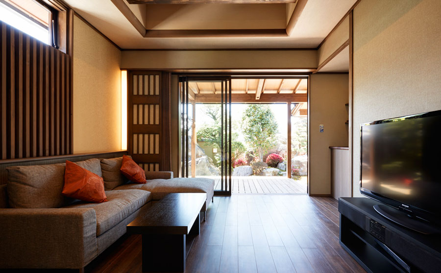 Japanese-Western style room with rotenburo Kumano and Hourai